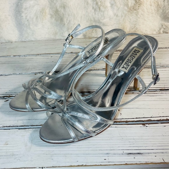 Badgley Mischka Strappy Criss Cross Metallic Silver Leather Kitten Heel Sandals - Picture 2 of 15
